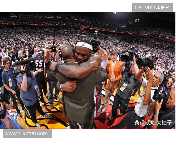 足球巨星跨界挑战篮球赛场精彩瞬间回顾 足球巨星跨界挑战篮球赛场精彩瞬间回顾