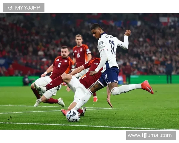 足球明星大汇聚:盘点全球足坛传奇球员与新星的精彩瞬间与成就 足球明星大汇聚:盘点全球足坛传奇球员与新星的精彩瞬间与成就